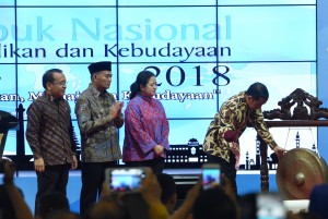 Presiden membuka secara resmi Rembuk Nasional di Pusat Pendidikan dan Latihan (Pusdiklat) Kementerian Pendidikan dan Kebudayaan (Kemendikbud) di Bojongsari, Depok, Jawa Barat, Selasa (6/2). (Foto: Humas/Oji)