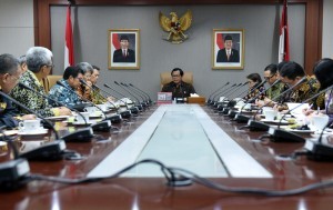 Cabinet Secretary Pramono Anung gives directives to the Indonesian Ambassadors Extraordinary and Plenipotentiary to friendly countries on Friday (2/3), at the Cabinet Secretarys Office, Jakarta. (Photo by: Rahmat/Public Relations Division)