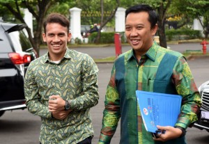 Menpora usai mendampingi Egy Maulana Vikri bertemu dengan Presiden Jokowi, di Istana Merdeka, Jakarta, Jumat (23/3). (Foto: Humas/Rahmat)