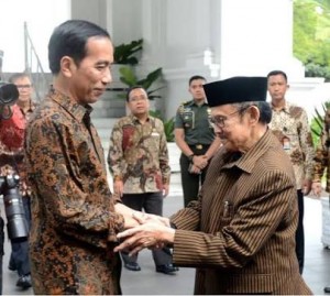 Presiden Jokowi bertemu Presiden ketiga RI, BJ Habibie beberapa waktu lalu. 