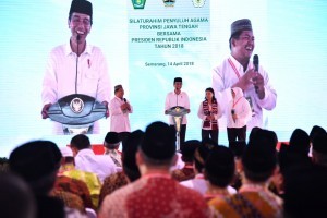 President Jokowi at Religious Counselor Across Central Java Gathering held at Pancasila Field, Simpang Lima, Semarang City, Central Java Province, Saturday (14/4). (Foto: BPMI)