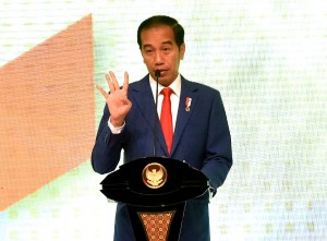 President Jokowi delivers his remarks at the opening of Indonesia Industrial Summit 2018 and Launching "Making Indonesia 4.0" at Cendrawasih Hall, Jakarta Convention Center (JCC) Senayan, Jakarta, Wednesday (4/4). (Photo by: Rahmat/Public Relations Division of Cabinet Secretariat).