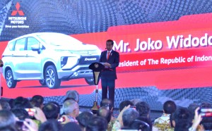 Presiden memberikan sambutan pada acara Pelepasan Ekspor Perdana Mobil Mitsubishi Xpander Tahun 2018, di Pelabuhan Tanjung Priok, Jakarta Utara, Rabu (25/4). (Foto: Humas/Jay)