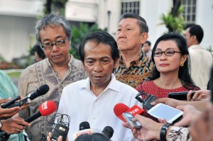 Radhar kepada wartawan usai silaturahmi dengan Presiden di Istana Merdeka, Jakarta, Jumat (6/4). 