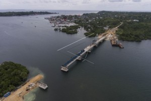 Jembatan Wear - Arafura yang menghubungkan Pulau Yamdena dan Pulau Larat di Kabupaten Maluku Tenggara Barat (MTB), Provinsi Maluku. (Foto: Kementerian PUPR)