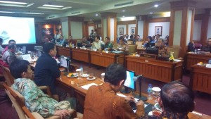 Komisi II DPR RI melakukan kunjungan kerja dalam rangka reses masa persidangan IV Tahun Sidang 2017-2018 ke Provinsi Jawa Barat, Rabu (2/5). (Foto: Humas/Deni)