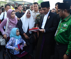 Presiden Jokowi pada acara Harlah ke-92 NU di halaman Masjid Agung An-Nur, Pekanbaru, Riau, Rabu (9/5). (Foto: BPMI)
