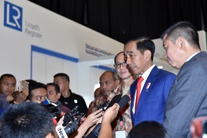 President Jokowi answers the reporters questions at The 42nd Indonesian Petroleum Association (IPA) Convention and Exhibition, at JCC, Jakarta, Wednesday (2/5). (Photo by: Agung/Public Relations Division). 