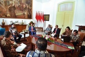 Speakers of the Regional Representatives Council (DPD) meet with President Jokowi at Bogor Presidential Palace, West Java, Monday (7/5). (Photo: PR/Oji).