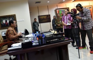 Cabinet Secretary Pramono Anung explains terrorism attacks in Surabaya, at his office, Jakarta, Tuesday (15/5) morning (Photo: Human Relations Division/Rahmat).