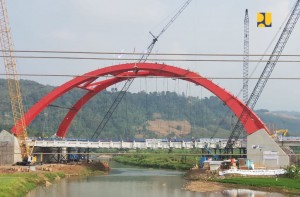 Jembatan Kali Kuto yang dibuka Menteri PUPR untuk dipergunakan secara fungsional pada arus mudik dan balik lebaran 1439 H. (Foto: Kementerian PUPR). 
