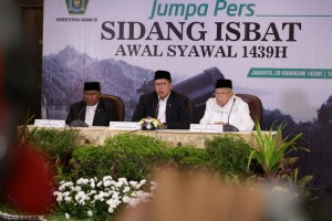 Menag menyampaikan konferensi Pers tentang Penetapan 1 Syawal 1439 H di Kantor Kemenag, Jakarta, Kamis (14/6). (Foto: Humas Kemenag)