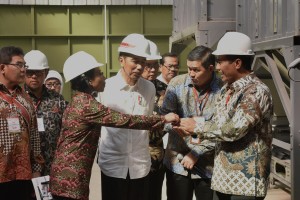 Presiden Jokowi mengunjungi PT. MMB, di Desa Majasari Kec. Sliyeg Kab. Indramayu, Jabar, Kamis (7/6) pagi. (Foto: OJI/Humas)
