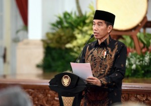 Presiden Jokowi memberikan sambutan pada acara Peringatan Nuzulul Quran Tahun 1439 H/2018 M Tingkat Nasional, di Istana Negara, Jakarta, Senin (4/6) malam. (Foto: JAY/Humas)