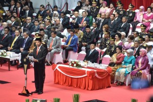 Presiden Jokowi menyampaikan amanat oada Upacara Peringatan ke-72 Hari Bhayangkara Tahun 2018 di Istora Senayan, Jakarta, Rabu (11/7) pagi. (Foto: JAY/Humas)