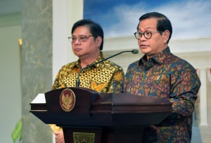 Cabinet Secretary gives his press statement after a limited cabinet meeting on Friday (20/7) (Photo by: Public Relations Division/Jay).