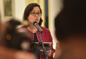 Menkeu Sri Mulyani menyampaikan keterangan pers, di Istana Kepresidenan Bogor, Jabar, Senin (9/7) sore. (Foto: Rahmat/Humas)