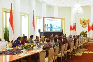 Suasana pertemuan Presiden Jokowi dengan para bupati, di ruang Garuda, Istana Kepresidenan Bogor, Jabar, Kamis (5/7) pagi. (Foto: OJI/Humas)