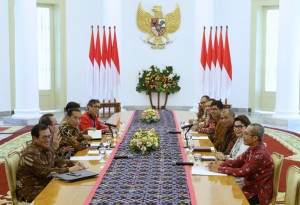 Presiden Jokowi didampingi sejumlah menteri menerima pimpinan KPK, di Istana Kepresienan Bogor, Jabar, Rabu (4/7) siang. (Foto: OJI/Humas)