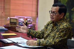 Seskab Pramono Anung dalam wawancara menyambut Hari Anak Nasional Indonesia (HANI) 2018 yang jatuh pada 23 Juli ini, di ruang kerjanya, Jakarta. (Foto: Humas/Rahmat)
