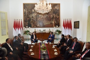 Presiden Jokowi didampingi sejumlah menteri menerima mantan Wakil PM Malaysia, Anwar Ibrahim, di Istana Kepresidenan Bogor, Jabar, Kamis (30/8) pagi. (Foto: OJI/Humas)