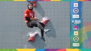 Aries Susanti when competing at JSC Sport Climbing, Palembang, South Sumatera, Thursday (23/8).