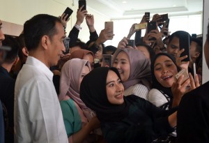 Presiden Jokowi pada acara Young on Top National Conference 2018, di Kartika Expo Balai Kartini, Kuningan, Jakarta Selatan, Sabtu (25/8). (Foto: Humas/Jay). 