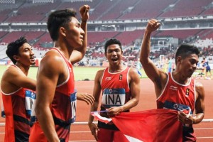 Tim atletik Indonesia yang berlaga dalam nomor estafet 4X100 m putra meraih medali perak dalam final Asian Games 2018, di Stadion Utama GBK, Jakarta, Kamis (30/1) malam. (Foto: IST)