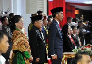 Presiden menjadi Irup dalam acara Penurunan Bendera Negara Sang Merah Putih, di halaman Istana Merdeka, Jakarta, Jumat (17/8). (Foto: Humas/Jay)