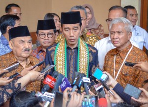 Presiden Jokowi menjawab wartawan usai menghadiri pembukaan Pekan Purnabakti Indonesia, di Balai Kartini, Jakarta, Selasa (25/9) siang. (Foto: Agung/Humas)