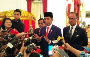 President Jokowi responds to the reporters questions after the Inauguration of Governor and Deputy Governor of West Nusa Tenggara, at the Merdeka Palace, in Jakarta, Wednesday (9/19). (Photo: Jay/Public Relations Division)