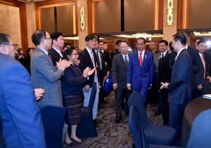 Presiden Jokowi menghadiri Forum Bisnis dan Investasi RI-Korsel, di Lotte Hotel, Seoul, Senin (10/9) pagi. (Foto: BPMI Setpres)