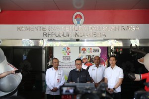 Menpora Imam Nahrawi menyampaikan keterangan pers di Kantor Kemenpora, Jakarta, Selasa (25/9) sore. (Foto: Humas Kemenpora)