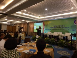 JAM Intelijen Dr. Jan S. Maringka menyampaikan paparan dalam Forum Tematik Bakohumas, di Hotel Atlet Century, Jakarta, Selasa (25/9) pagi. (Foto: Heni/Humas)