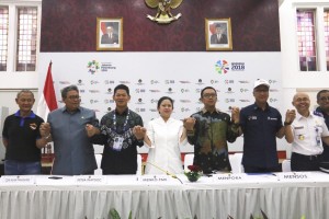 Menko PMK dan Menteri terkait lainnya serta Ketua INAPGOC dalam acara Media Briefing Asian Para Games 2018 di Ruang Heritage, Kemenko PMK, Jakarta, Kamis (4/10). (Foto: Kemenko PMK)