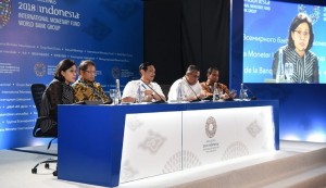 Minister of Finance Sri Mulyani along will other officials on a Press Release at BICC, Nusa Dua, Bali, Monday (10/8). (photo: Public Relations of Ministry of Finance)