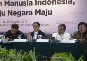 Minister of Foreign Affairs at a press conference on 4-Year Report of Joko Widodo-Jusuf Kalla Administration in Jakarta, Thursday (25/10). (Photo: Deny S/PR)