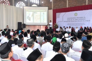 President Jokowi visits Bugen Al-Itqon Islamic Boarding School, Semarang, Central Java, Saturday (20/10). Photo by: Presidential Secretariat. 
