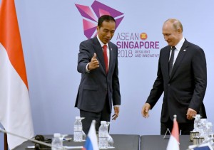 Presiden Jokowi bertemu Presiden Rusia Vladimir Putin, di Singapura, Rabu (14/11) sore. (Foto: Setpres)