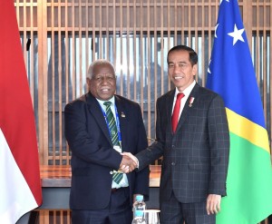 Presiden Jokowi bertemu PM Rick di Hotel Hilton, Port Moresby, Sabtu (17/11). (Foto: BPMI)