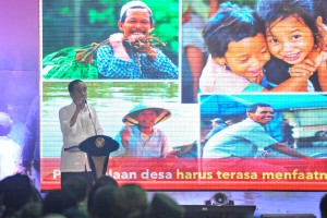 Presiden saat bertemu para Pendamping Desa di Lapangan Froggy, Kawasan Foresta Business, Tangerang, Banten, Minggu (4/11). (Foto: Humas/Jay)