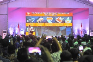 President Jokowi gives direction to Village Facilitators, in Froggy Field, Foresta Business Zone, Tangerang, Banten, Sunday (04/11). (Photo by: Jay/Public Relations Division)