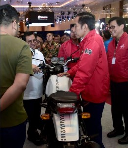 President Jokowi at the 2018 IMOS exhibition held at Plenary and Assembly Halls, JCC, Saturday (3/11). (Photo: BPMI).