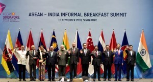 President Jokowi takes picture when attending ASEAN-India Summit at Suntec Convention Centre, Singapore, Thursday (15/11). (photo: BPMI)