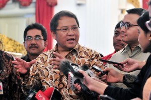 Minister of Communications and Informatics Rudiantara answers reporters questions after attending the opening of National Public Relations Convention 4.0, at State Palace, Jakarta, Monday (10/12) (Photo: Jay/PR)