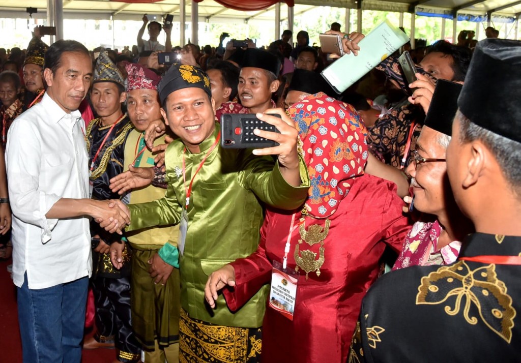 Sekretariat Kabinet Republik Indonesia | Presiden Jokowi Serahkan 6.000 ...