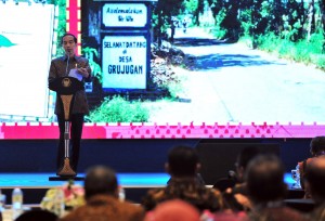 Presiden Jokowi menyampaikan sambutan pada peluncuran Geoportal Kebijakan Satu Peta dan Buku Kemajuan Infrastruktur Nasional 2018, di Hotel Bidakara, Jakarta, Selasa (11/12) pagi. (Foto: JAY/Humas)