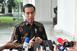 President Jokowi answers reporters questions on Abu Bakar Baasyir issue, at State Palace, Jakarta, Tuesday (22/1). (Photo: Jay/PR)