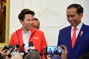 Liliyana Natsir and President Jokowi answer reporters questions at Merdeka Palace, Jakarta, Tuesday (29/1). (Photo: OJI/PR)