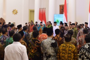 Presiden Jokowi menerima para rektor PTKN dan Kakanwil Kemenang se Indonesia, di Istana Kepresidenan Bogor, Jabar, Jumat (25/1) malam. (Foto: OJI/Humas)